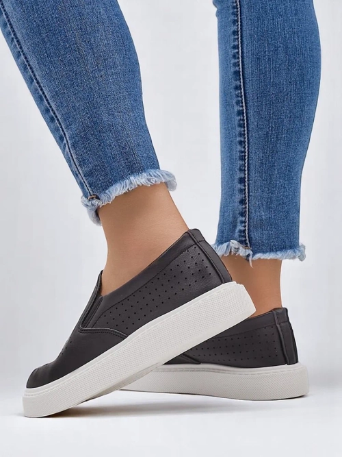 Royalfashion Жіночі перфоровані сліпони Emillia