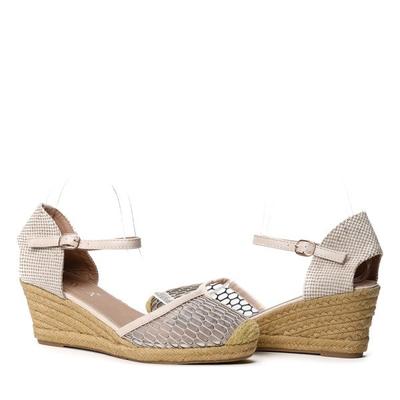 Beżowe espadryle na koturnie Mircana- Obuwie