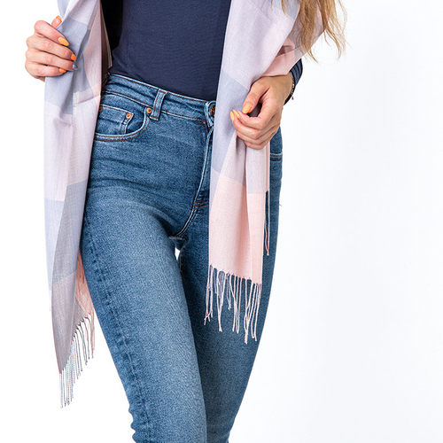 Рожевий жіночий шарф в клітинку