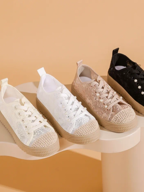 Royalfashion Жіночі кросівки з мереживом та паєтками Nille