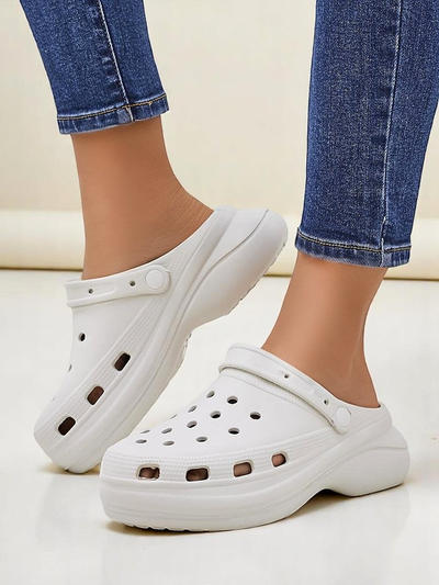 Royalfashion Dámské gumové sandály s výřezy Dellosa