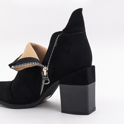 Чорні жіночі ботильйони з вирізами Plinara