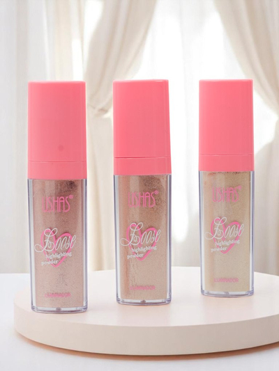 USHAS Sypký rozjasňovač na obličej s houbičkou Golden Petal