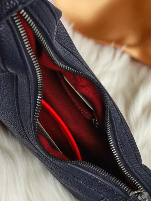 Royalfashion Маленька жіноча сумочка з екошкіри з декоративним ремінцем Lacquea