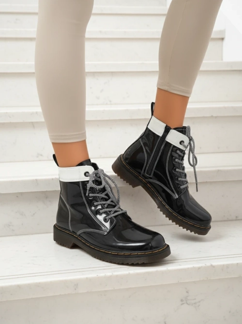 Жіночі ботильйони Perseida Nero з екологічної лакованої шкіри, на шнурівці