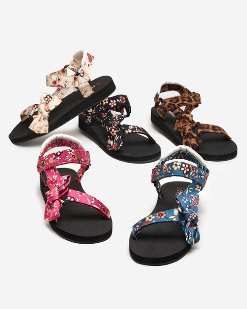 Блакитні жіночі босоніжки з квітковим принтом