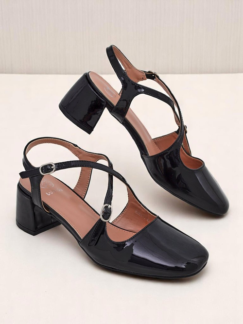 Royalfashion Жіночі туфлі на низьких підборах з декоративними ремінцями Lollita