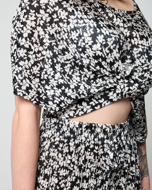 Жіночий плісирований комплект в чорну квіткову клітинку - Одяг