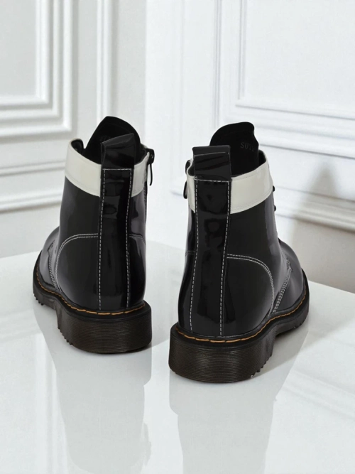 Жіночі ботильйони Perseida Nero з екологічної лакованої шкіри, на шнурівці