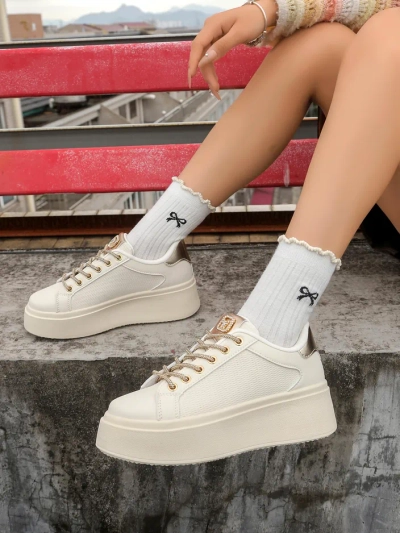 Royalfashion Жіночі спортивні кросівки з декоративними шнурівками Eone