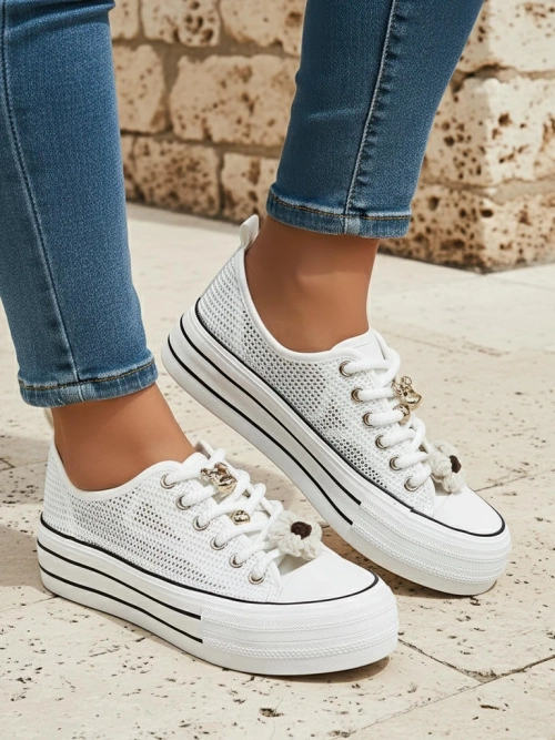 Royalfashion Жіночі перфораційні кросівки з декором Osdo