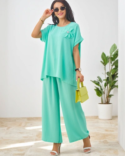 Royalfashion жіноча комплектація з коротким рукавом, декоративною квіткою та широкими штанами