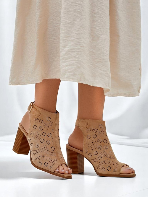 Royalfashion Жіночі босоніжки на широкому каблуці з вирізами Abetle