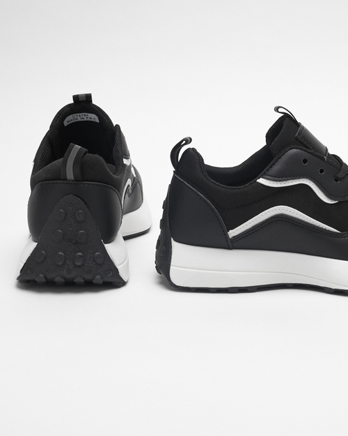 Чорні жіночі кросівки Qsially- Footwear