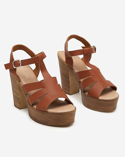 Коричневі жіночі босоніжки на каблуці Mianka