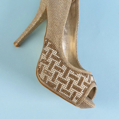 OUTLET Zlaté lesklé lodičky na jehlovém podpatku Cecile - Boty