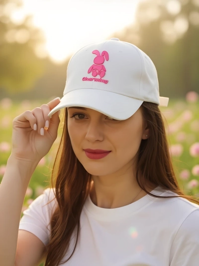 Royalfashion Kšiltovka s nášivkou Králíček mrká