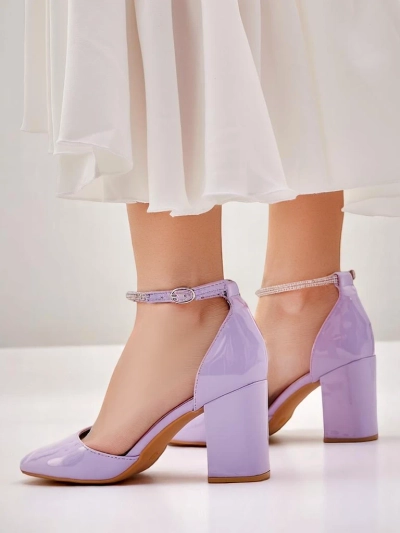 Royalfashion жіночі туфлі з лакованої шкіри з ремінцем з стразами Furoni