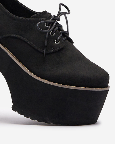 Černé dámské polobotky se šněrováním na pevné podrážce Lobera - Obuv