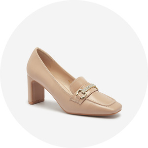 світло-коричневий || коричневий