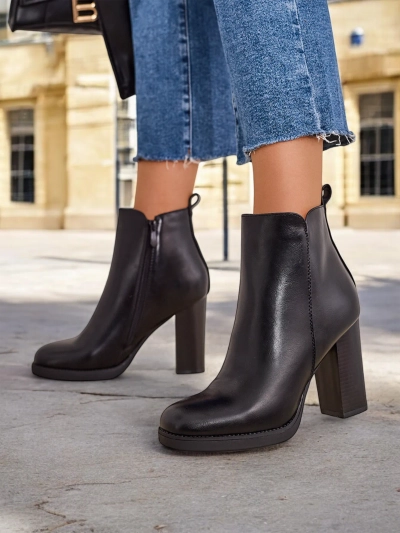 Dámské kotníkové boty Royalfashion na sloupci Erozi