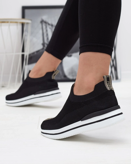 Жіночі спортивні кросівки-сліпони з написом чорного кольору Cerppa- Footwear