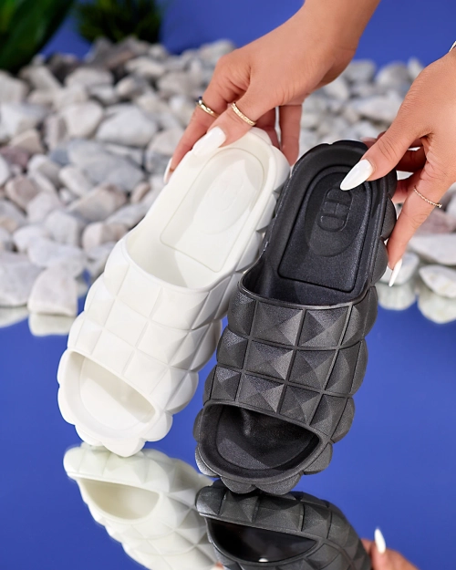 Жіночі шльопанці Royalfashion з тисненням чорного кольору Ambeha