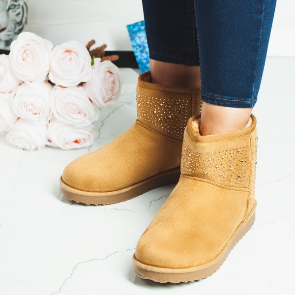 Matně hnědé izolované sněhové boty - Obuv