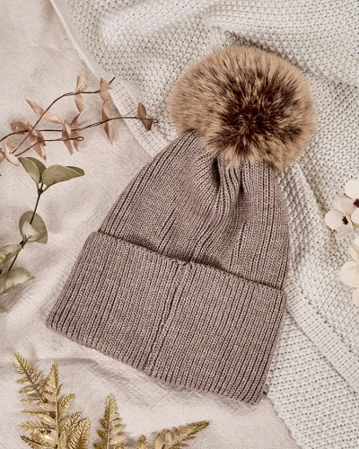 Зимова шапка для жінок Royalfashion з помпоном