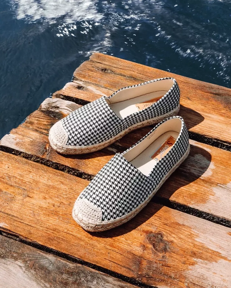 Royalfashion Černobílé dámské espadrilky z pepitu Ilacex