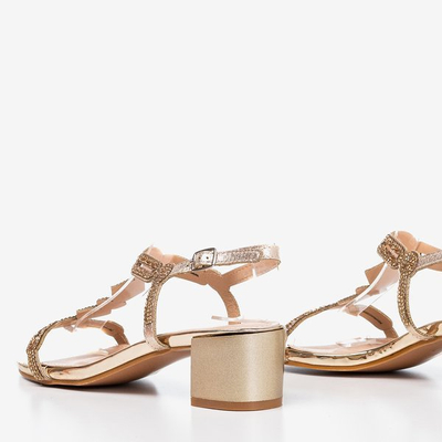 Золоті сандалі на низькому стовпі з фіанітом Doremia - Взуття
