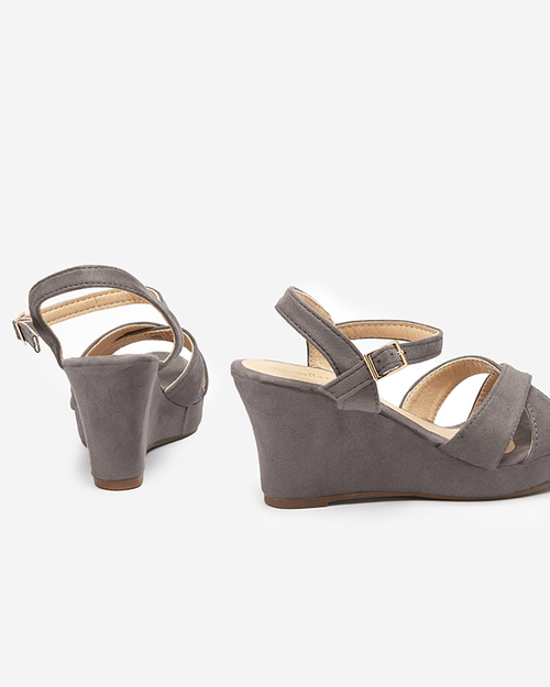 Сірі жіночі босоніжки на танкетці Deklis