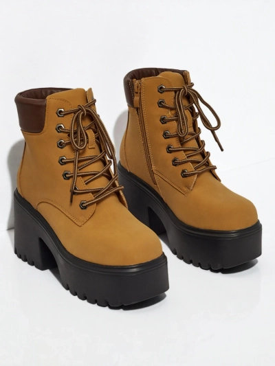 Dámské kotníkové boty z eko semiše na sloupkovém podpatku a platformě Tavlissa