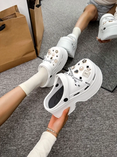 Royalfashion Dámské gumové žabky se zdobením Dellos