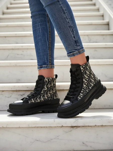 Коричневі жіночі черевики з принтом Zoriof