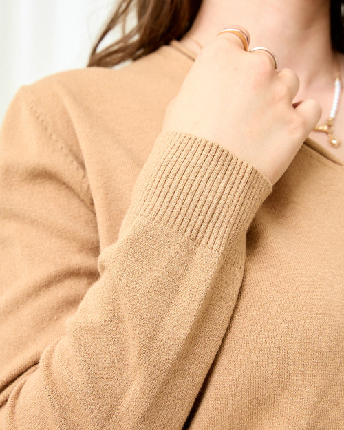 Светр жіночий Royalfashion Camel з вирізом у вигляді серця