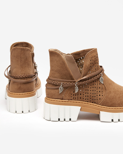 Prolamované hnědé dámské kozačky s ornamenty Versi - Obuv