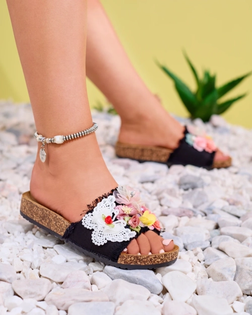 Чорні жіночі шльопанці з оздобленням Ososi