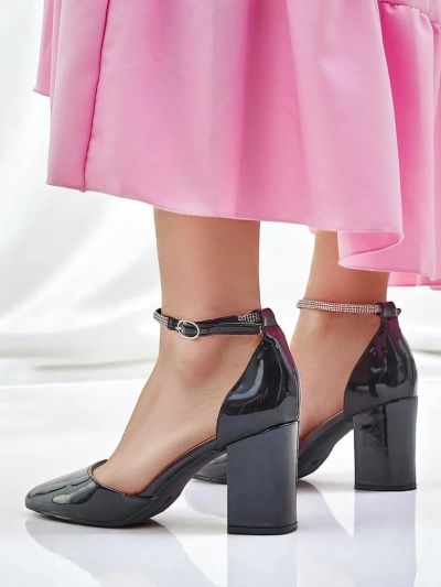 Royalfashion Dámské lakované lodičky s páskem zdobeným kamínky Furoni