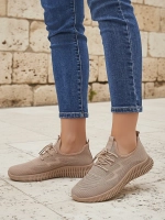 коричневий