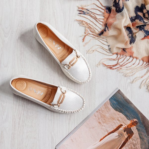 Білі лофери з золотою прикрасою Dendi - Взуття