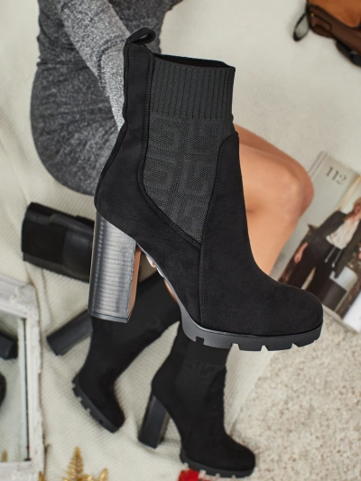 Dámské kotníkové boty Vansoria z eko semiše na sloupku