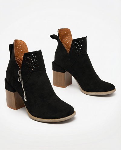 Royalfashion Černé ažurové kozačky na jehle Veviret