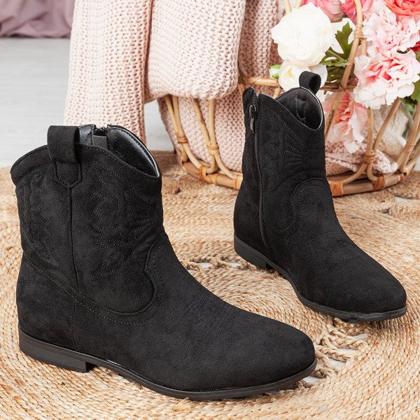 Czarne kowbojki na płaskim obcasie Yuki - Obuwie