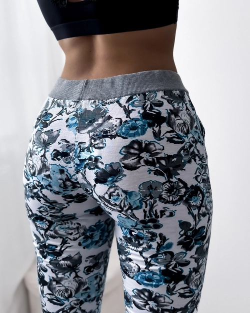 Жіночі шорти 3/4 білі та квіти PLUS SIZE - Одяг