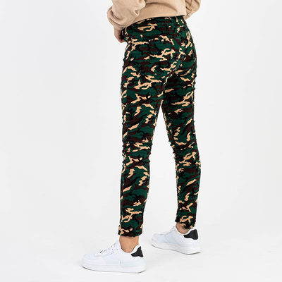 Dámské rovné camo kalhoty. Oblečení