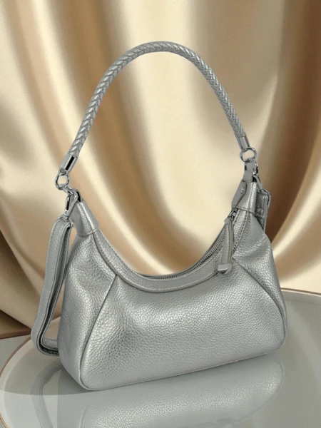 Royalfashion Маленька жіноча сумочка з екошкіри з декоративним ремінцем Lacquea