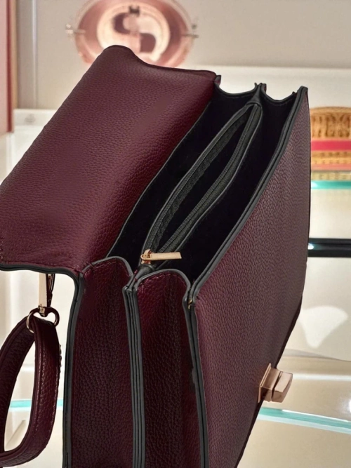 Маленька жіноча сумочка з еко шкіри Karelia