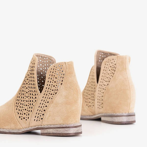 Світло-коричневі ботильйони на прихованій танкетці Besiks - Взуття