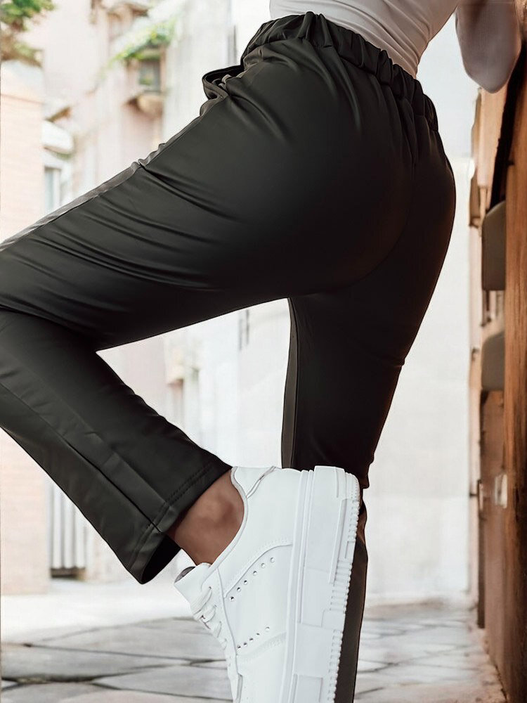 Royalfashion Dámské kalhoty z ekokůže v tmavě zelené barvě